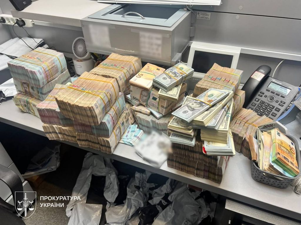 630 миллионов наличными: что стоит за делом о теневых обменниках в Украине